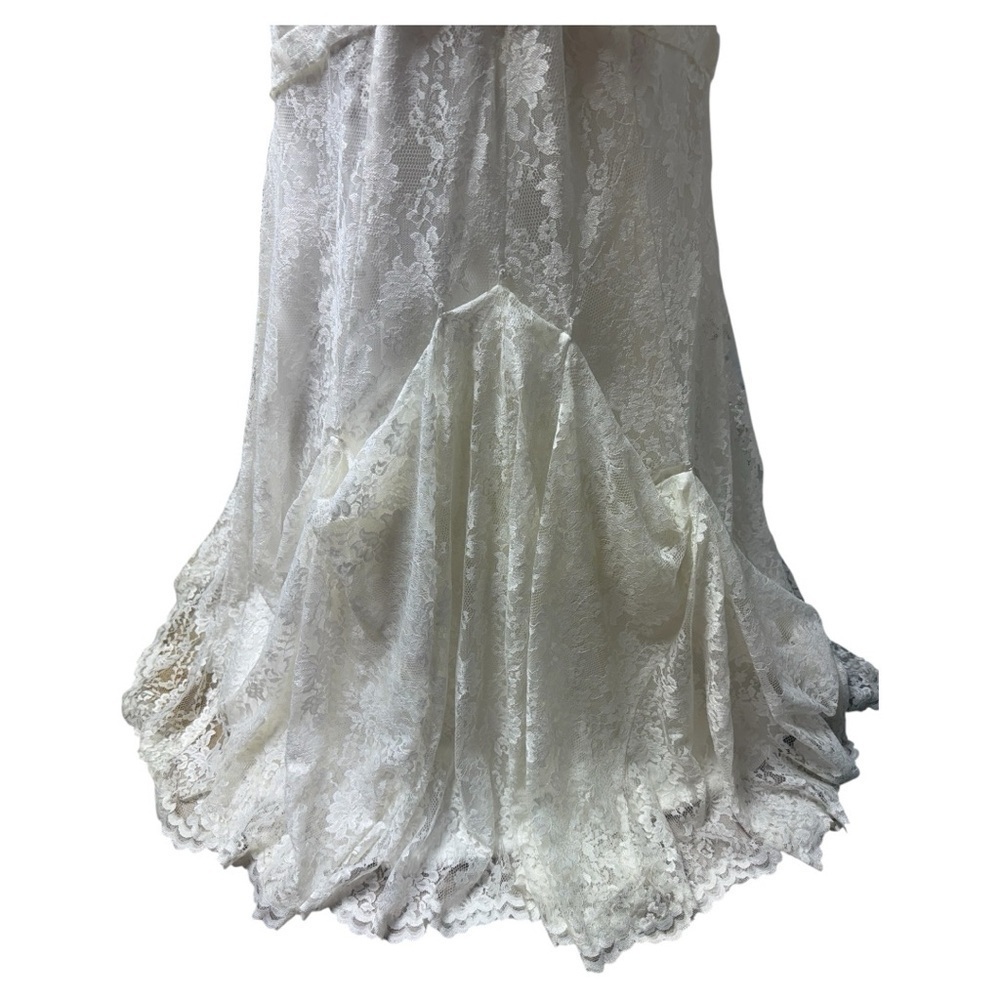 Elegant Ivory Lace Strapless Wedding Gown Size 14 - Picture 9 of 12